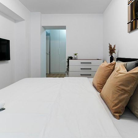 Sandra - Park-View Apt With Balcony & Parking Bucarest Extérieur photo