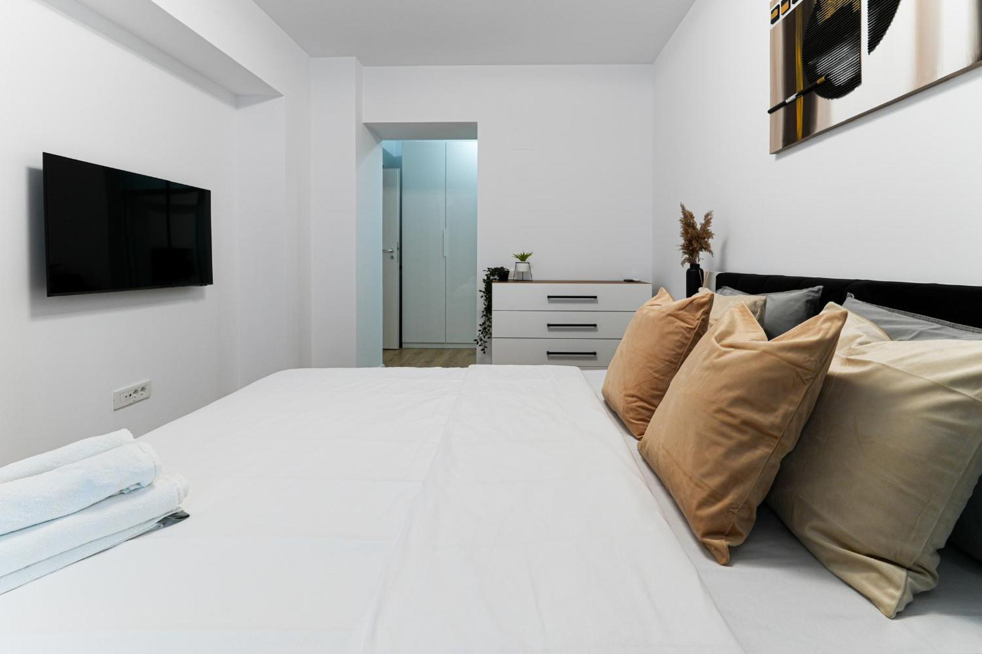 Sandra - Park-View Apt With Balcony & Parking Bucarest Extérieur photo
